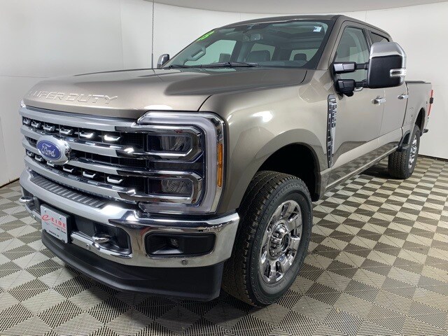 2023 Ford F-250 Lariat photo 2