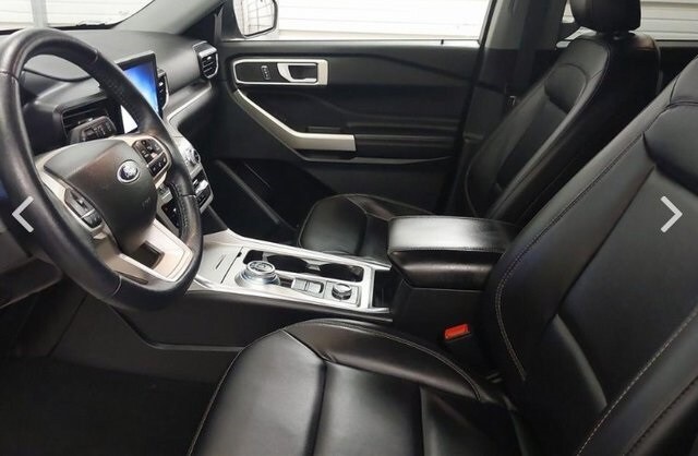 2023 Ford Explorer XLT photo 2