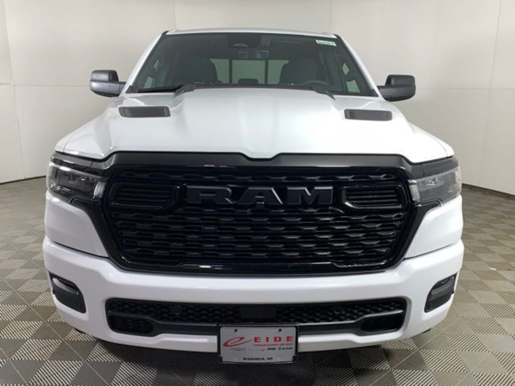 New 2026 Ram 1500 EXPRESS CREW CAB 4X4 5'7 BOX Pickup