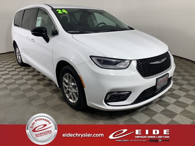 2024 Chrysler Pacifica Touring L's photo