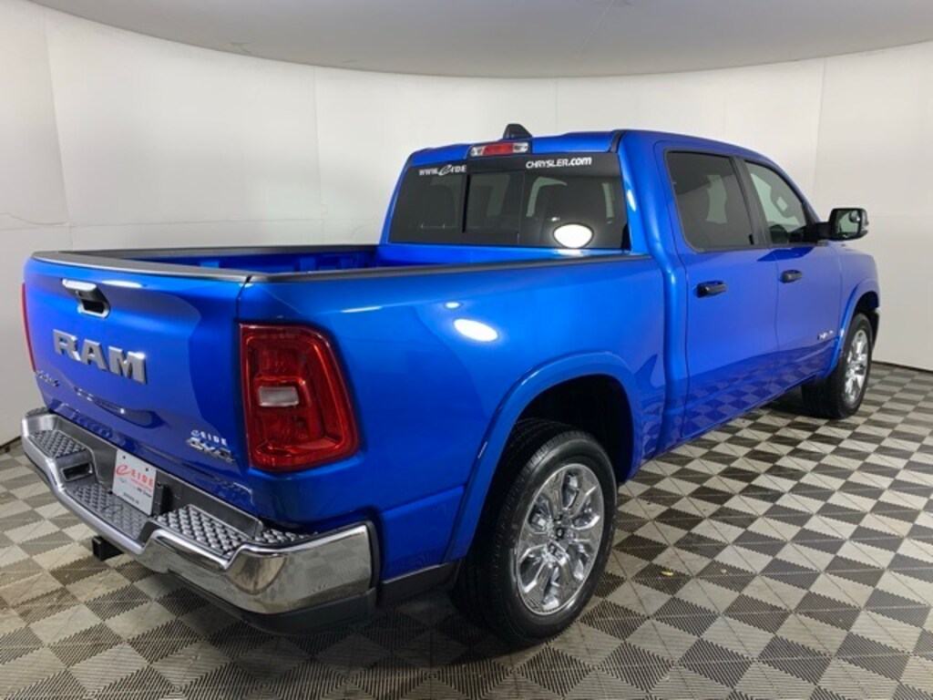 New 2025 Ram 1500 BIG HORN CREW CAB 4X4 5'7 BOX Pickup