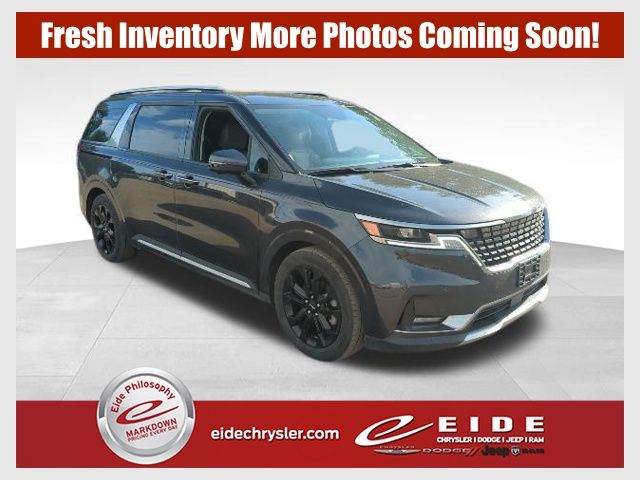 2024 Kia Sedona SX's photo