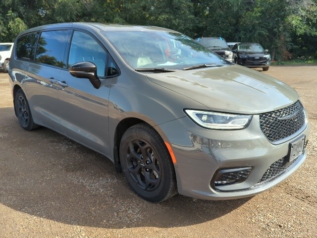 2023 Chrysler Pacifica Hybrid Limited photo 3