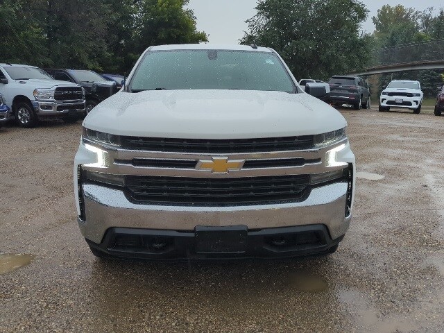 2021 Chevrolet Silverado 1500 LT photo 3