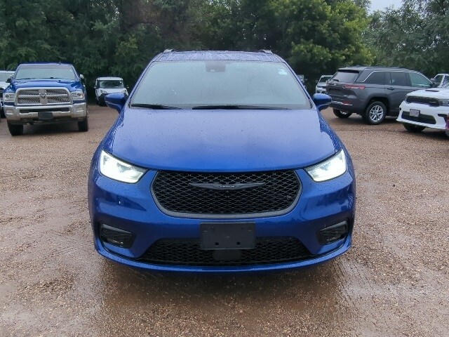 2021 Chrysler Pacifica Touring photo 3