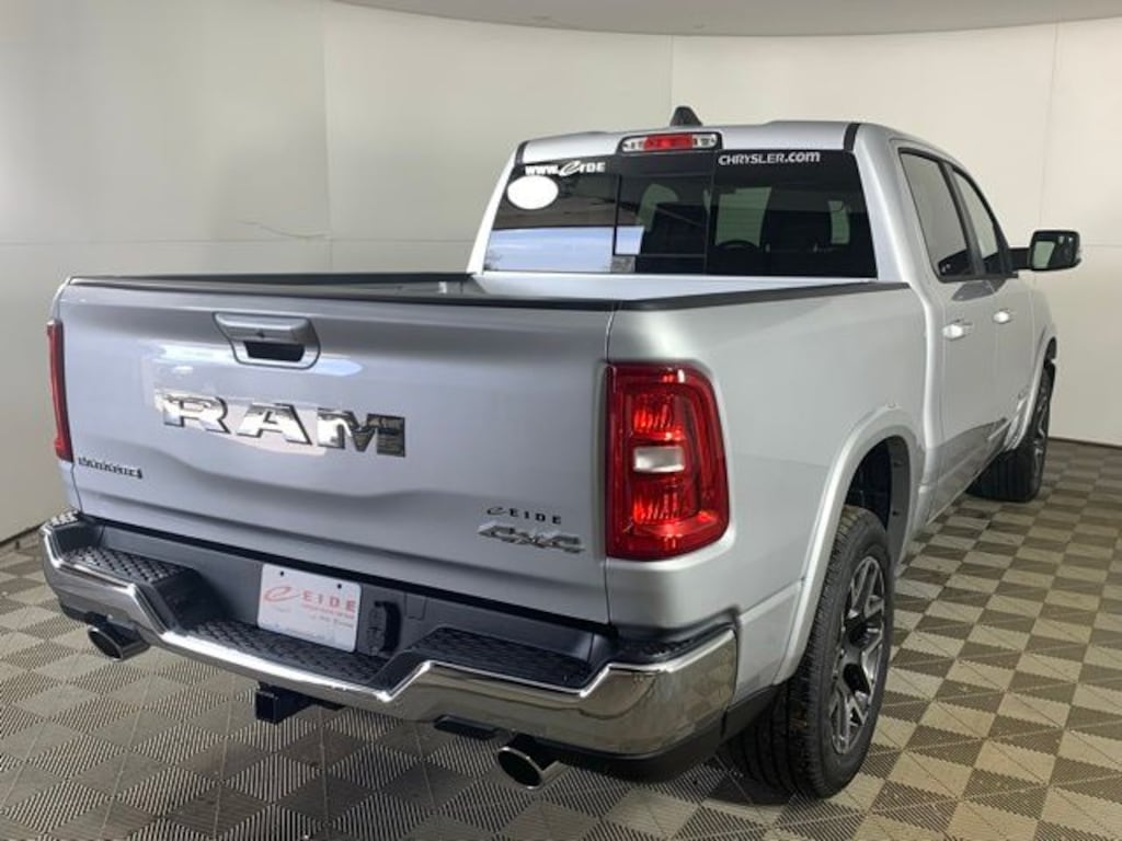 New 2026 Ram 1500 LARAMIE CREW CAB 4X4 5'7 BOX Pickup