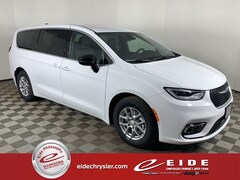 2026 Chrysler Pacifica SELECT Passenger Van
