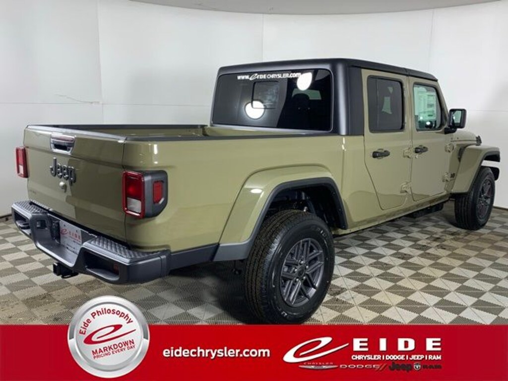 New 2026 Jeep Gladiator SPORT S 4X4 Pickup
