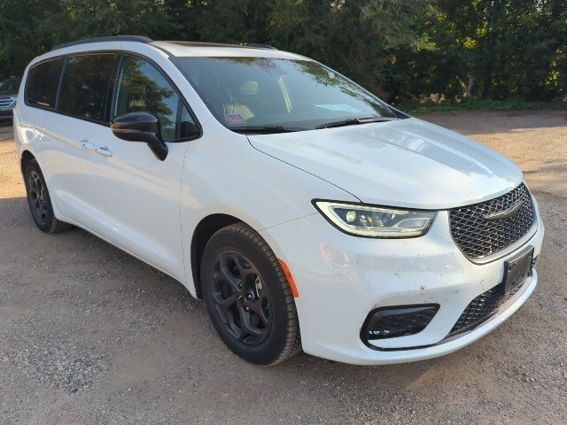 2023 Chrysler Pacifica Hybrid Limited photo 3