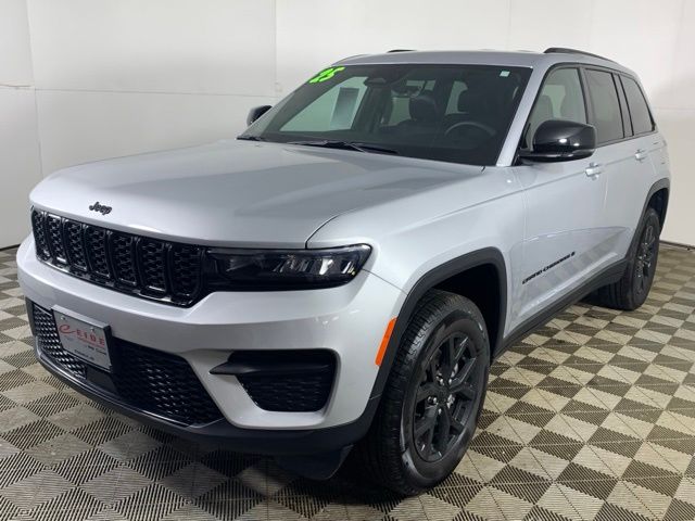 2025 Jeep Grand Cherokee Altitude - Photo 10