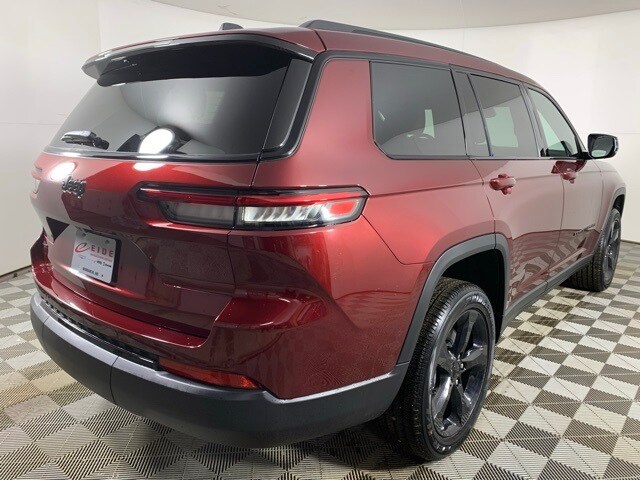 2025 Jeep Grand Cherokee Laredo Altitude X photo 2