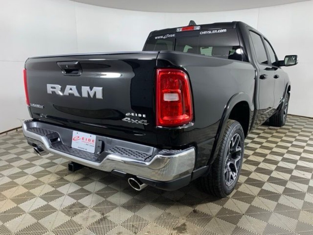 New 2026 Ram 1500 LARAMIE CREW CAB 4X4 5'7 BOX Pickup