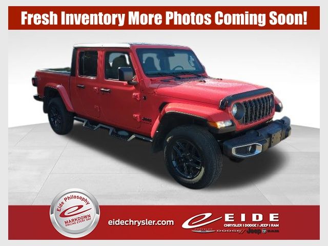 2024 Jeep Gladiator Sport S's photo