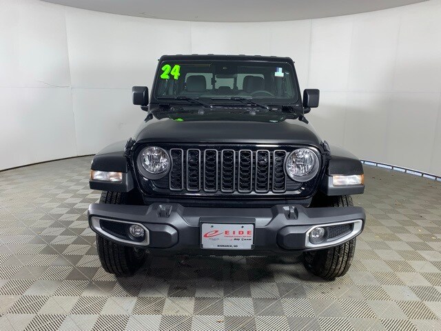 2024 Jeep Gladiator Sport S photo 3