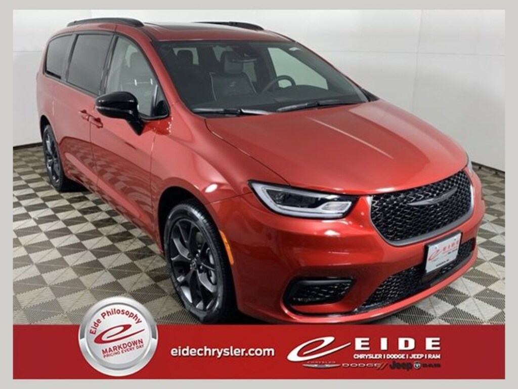 New 2026 Chrysler Pacifica LIMITED AWD Passenger Van