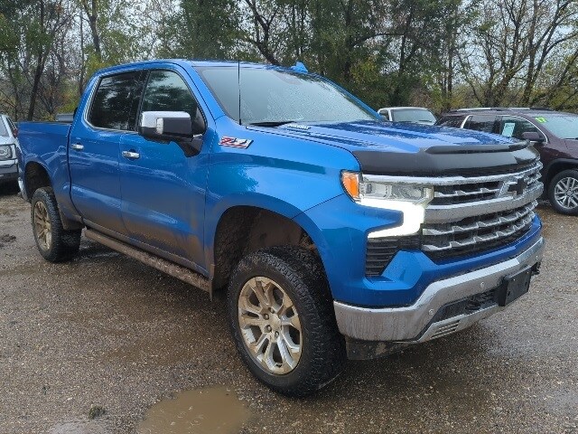 2022 Chevrolet Silverado 1500 LTZ photo 2