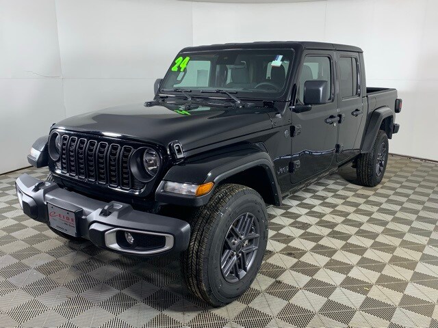 2024 Jeep Gladiator Sport S photo 2