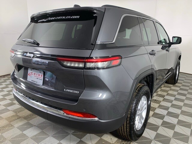 2025 Jeep Grand Cherokee Laredo photo 2