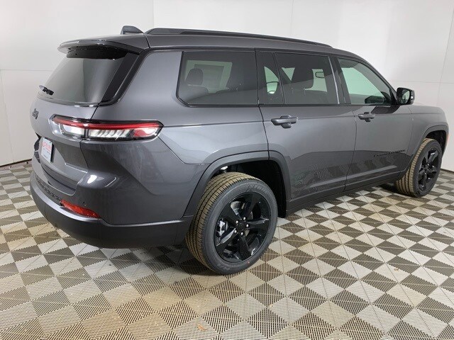 2025 Jeep Grand Cherokee Laredo Altitude X photo 2