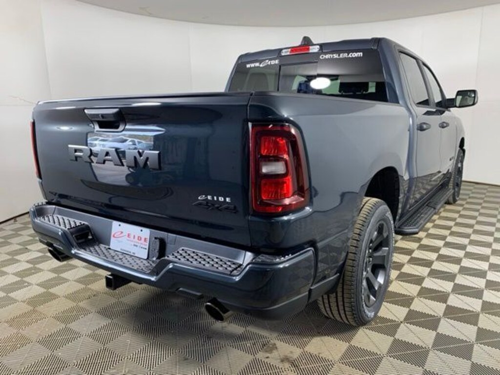 New 2026 Ram 1500 EXPRESS CREW CAB 4X4 5'7 BOX Pickup