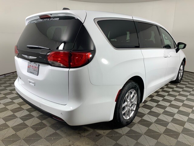 2026 Chrysler Voyager LX photo 2