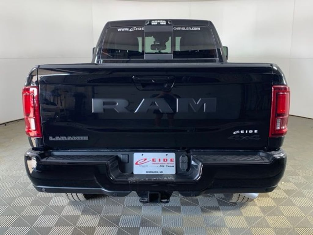 New 2026 Ram 3500 LARAMIE CREW CAB 4X4 6'4 BOX Pickup