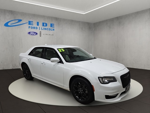 2023 Chrysler 300 Touring L