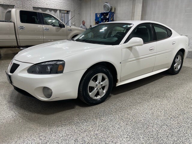 Used 2008 Pontiac Grand Prix GP with VIN 2G2WP552281119234 for sale in Bismarck, ND