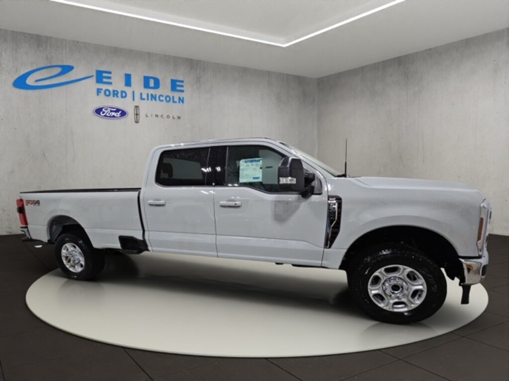 New 2026 Ford F-250 XLT Truck Crew Cab