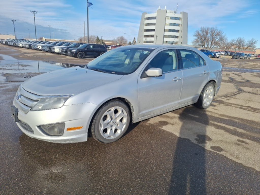 Used 2011 Ford Fusion SE Sedan