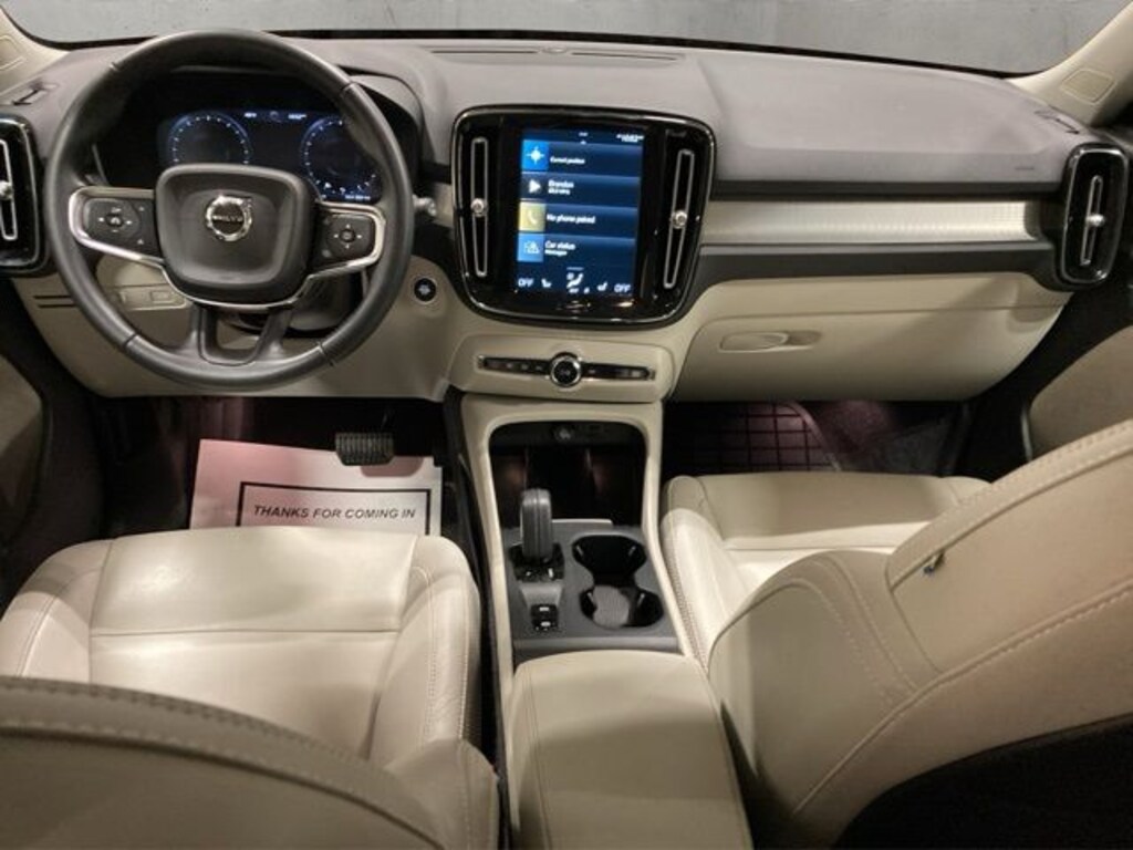 Used 2021 Volvo XC40 Momentum SUV