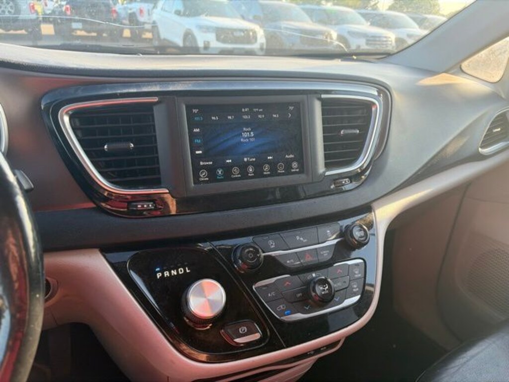 Used 2019 Chrysler Pacifica Touring L Minivan/Van