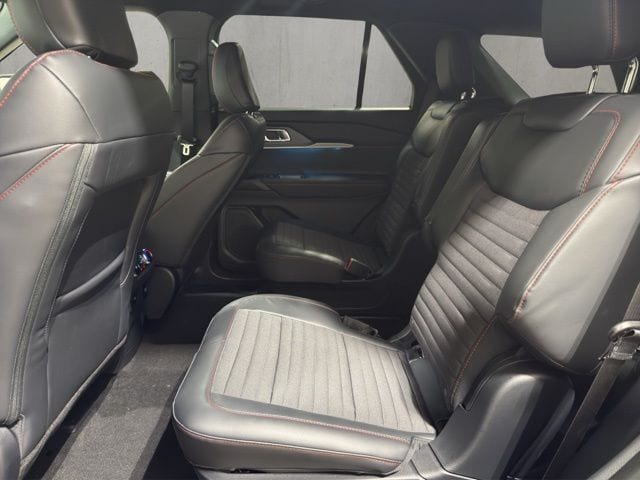 2026 Ford Explorer ST-Line - Photo 17