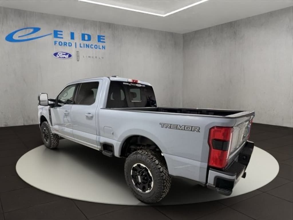 New 2025 Ford F-250 Lariat Truck Crew Cab