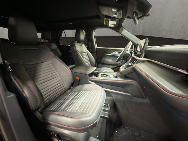 2026 Ford Explorer ST-Line - Photo 15