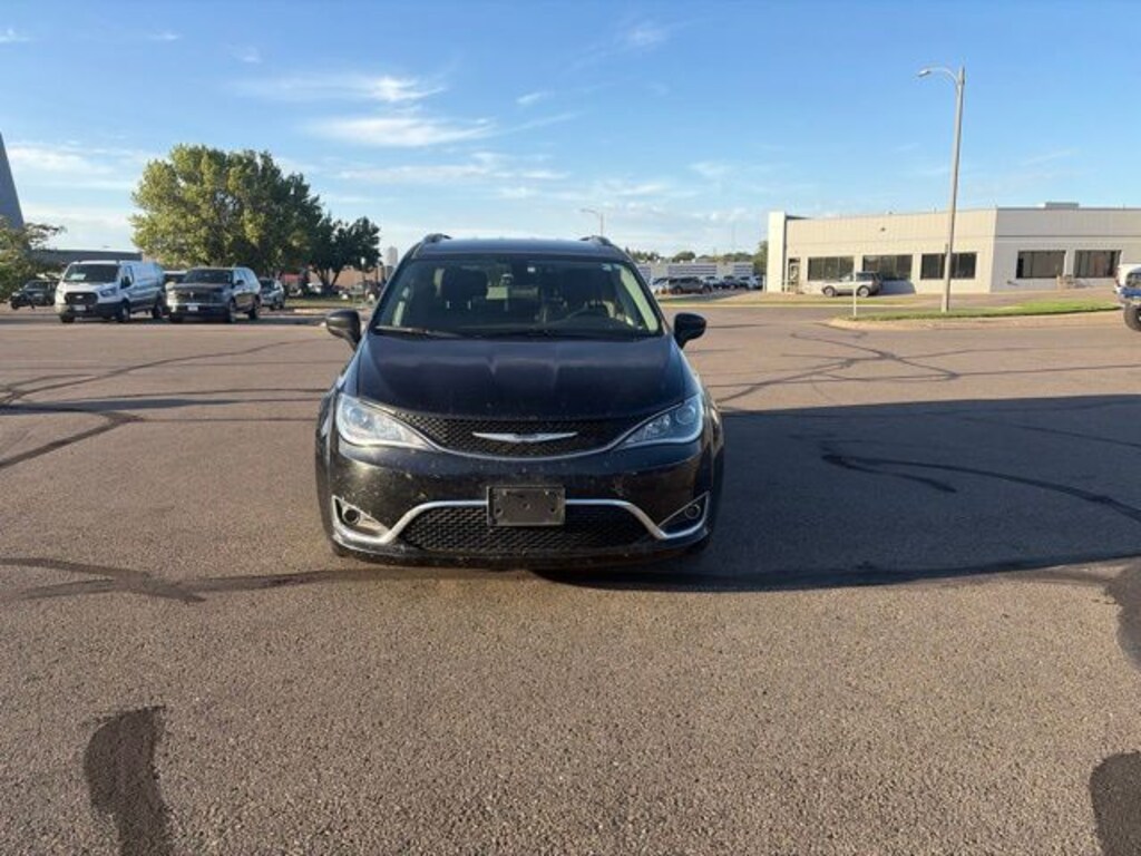 Used 2019 Chrysler Pacifica Touring L Minivan/Van