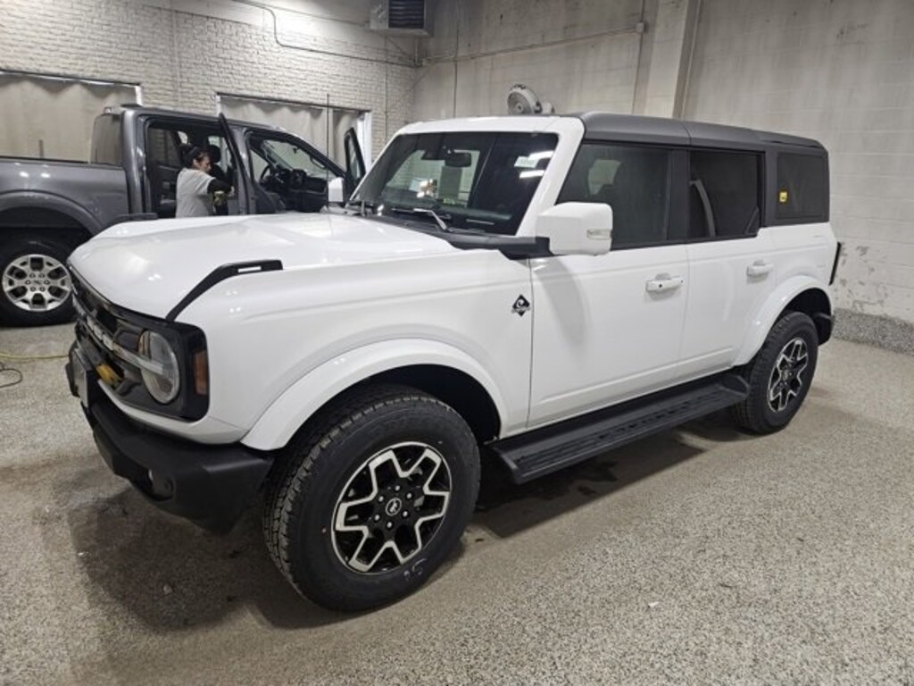 New 2025 Ford Bronco Outer Banks SUV