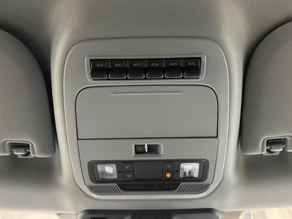 New 2027 Ford F-250 XLT Truck Crew Cab