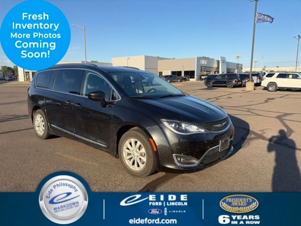 Used 2019 Chrysler Pacifica Touring L Minivan/Van