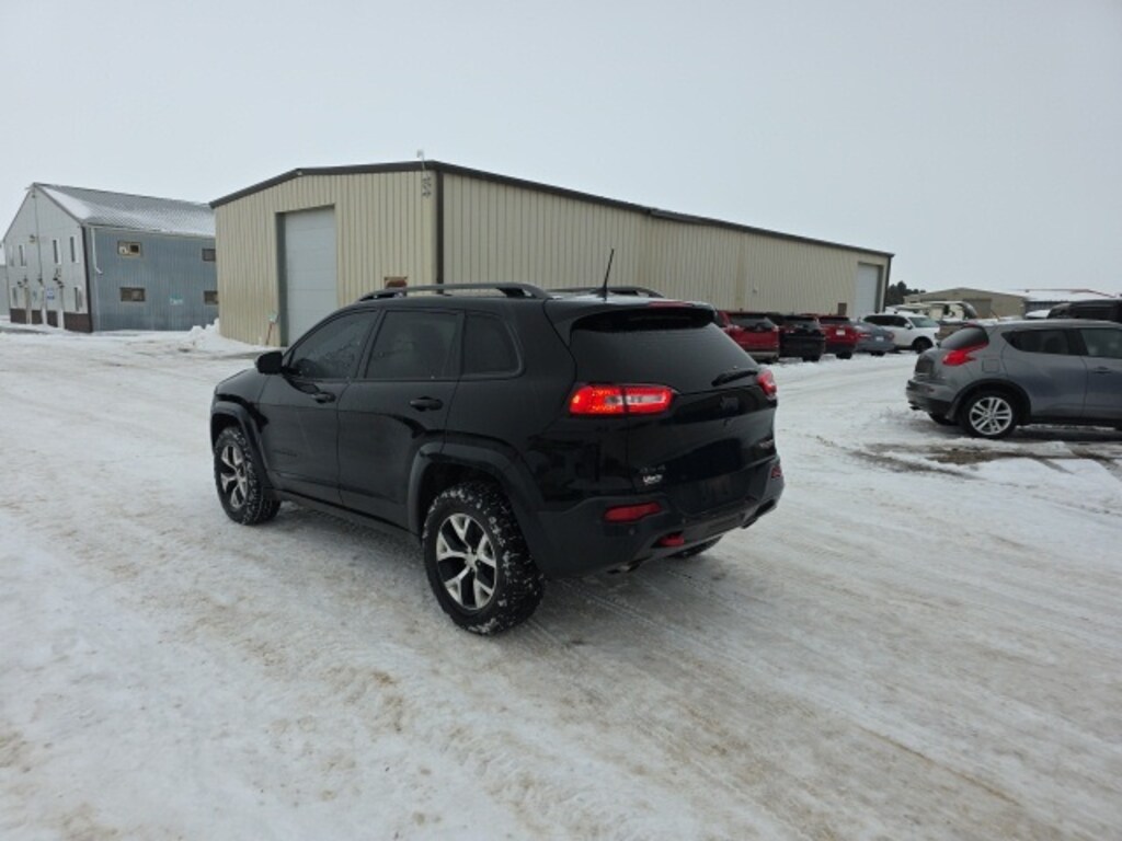 Used 2018 Jeep Cherokee Trailhawk SUV
