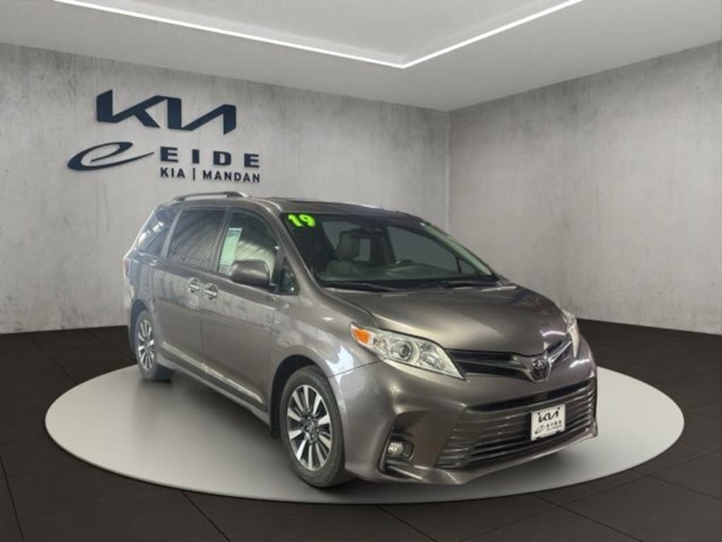 Used 2019 Toyota Sienna XLE Premium Minivan/Van