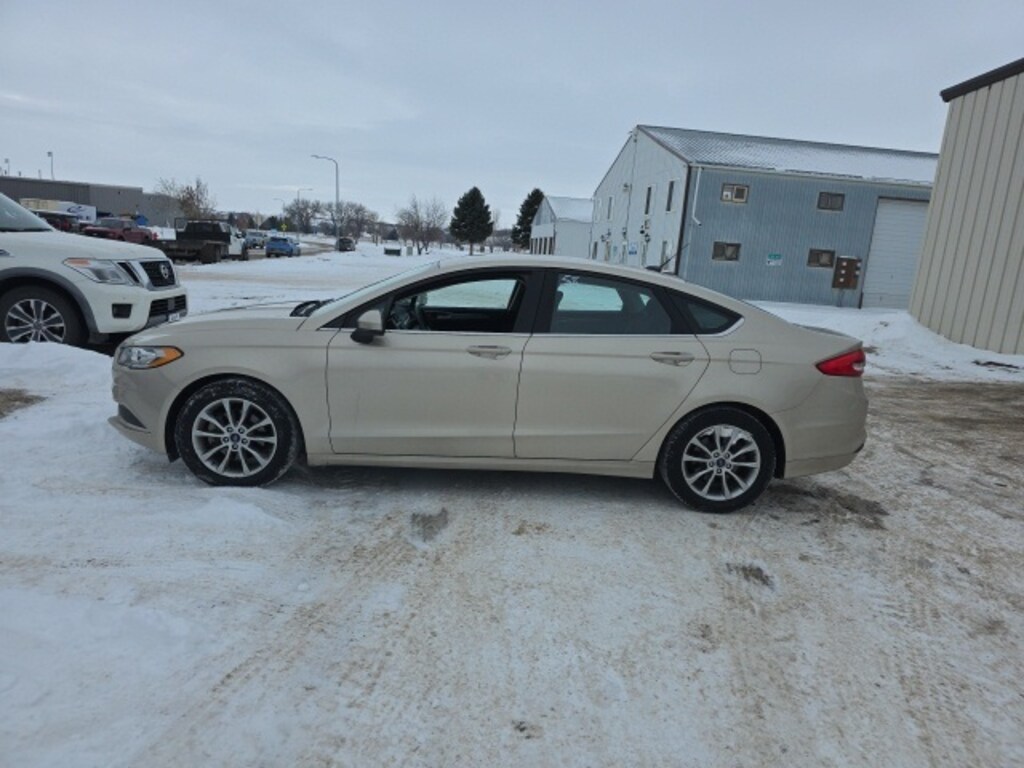 Used 2017 Ford Fusion SE Sedan