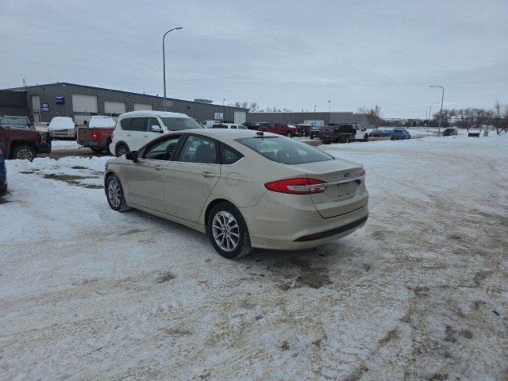 Used 2017 Ford Fusion SE Sedan