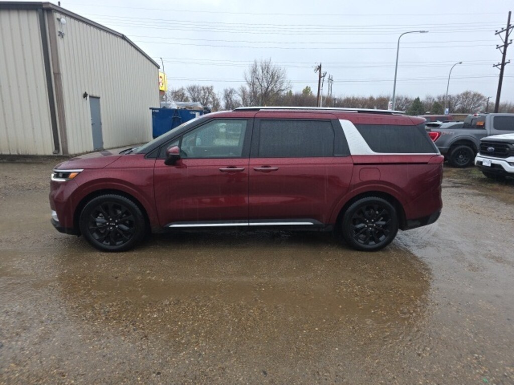 Used 2024 Kia Carnival SX Minivan/Van