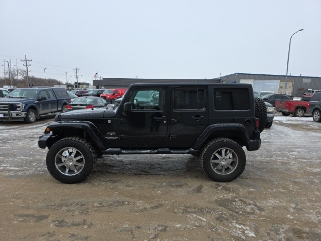 Used 2017 Jeep Wrangler Unlimited Sahara SUV