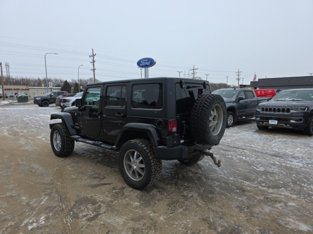Used 2017 Jeep Wrangler Unlimited Sahara SUV