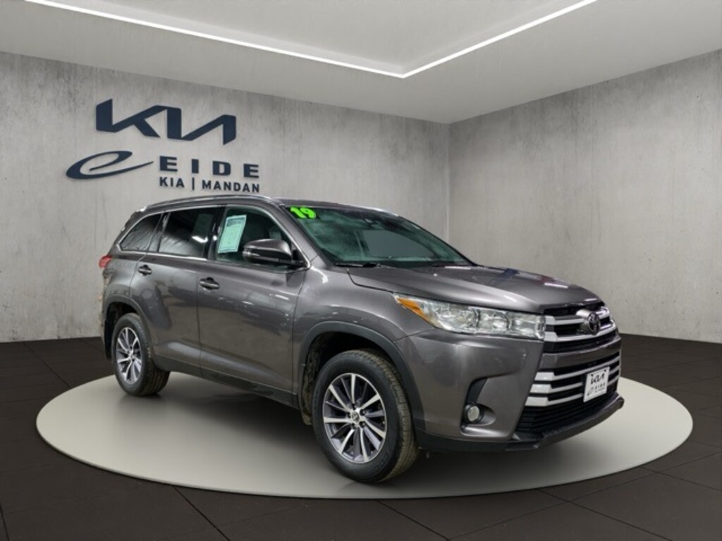 Used 2019 Toyota Highlander XLE SUV