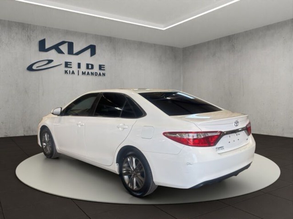 Used 2017 Toyota Camry SE Sedan