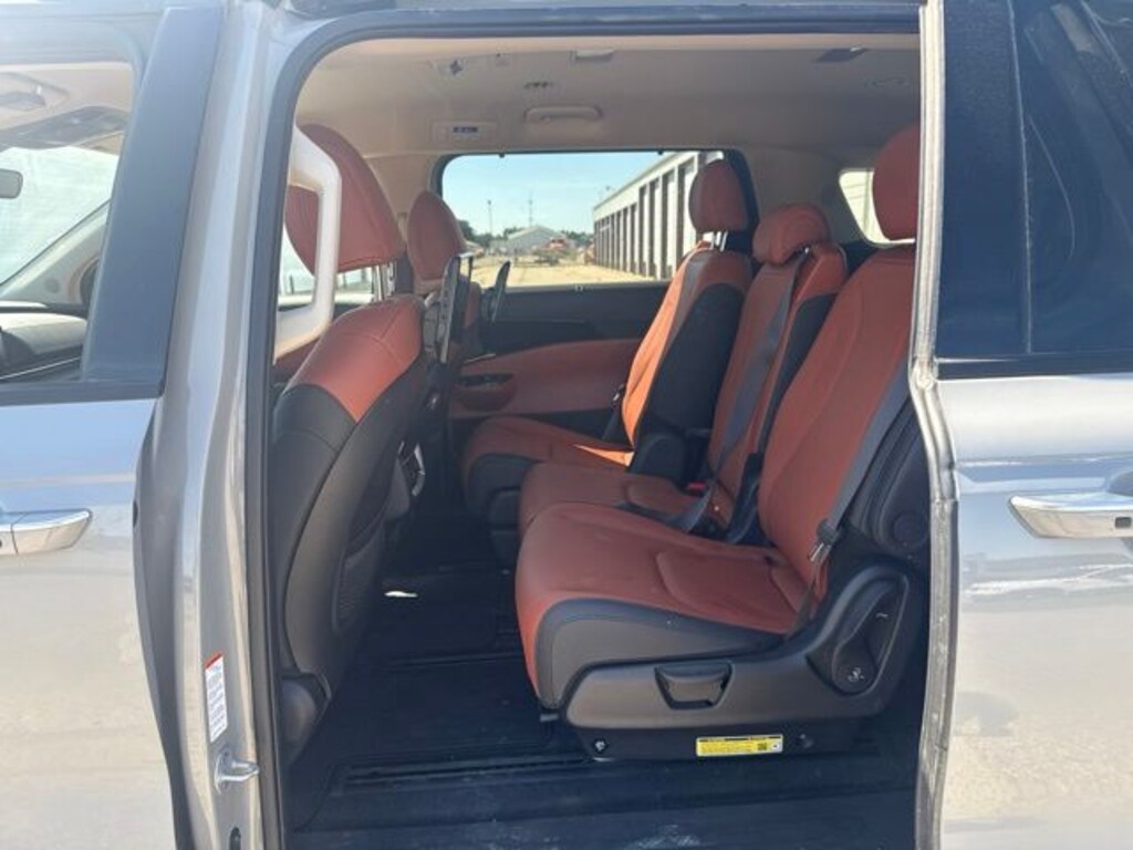 Used 2024 Kia Carnival SX Minivan/Van