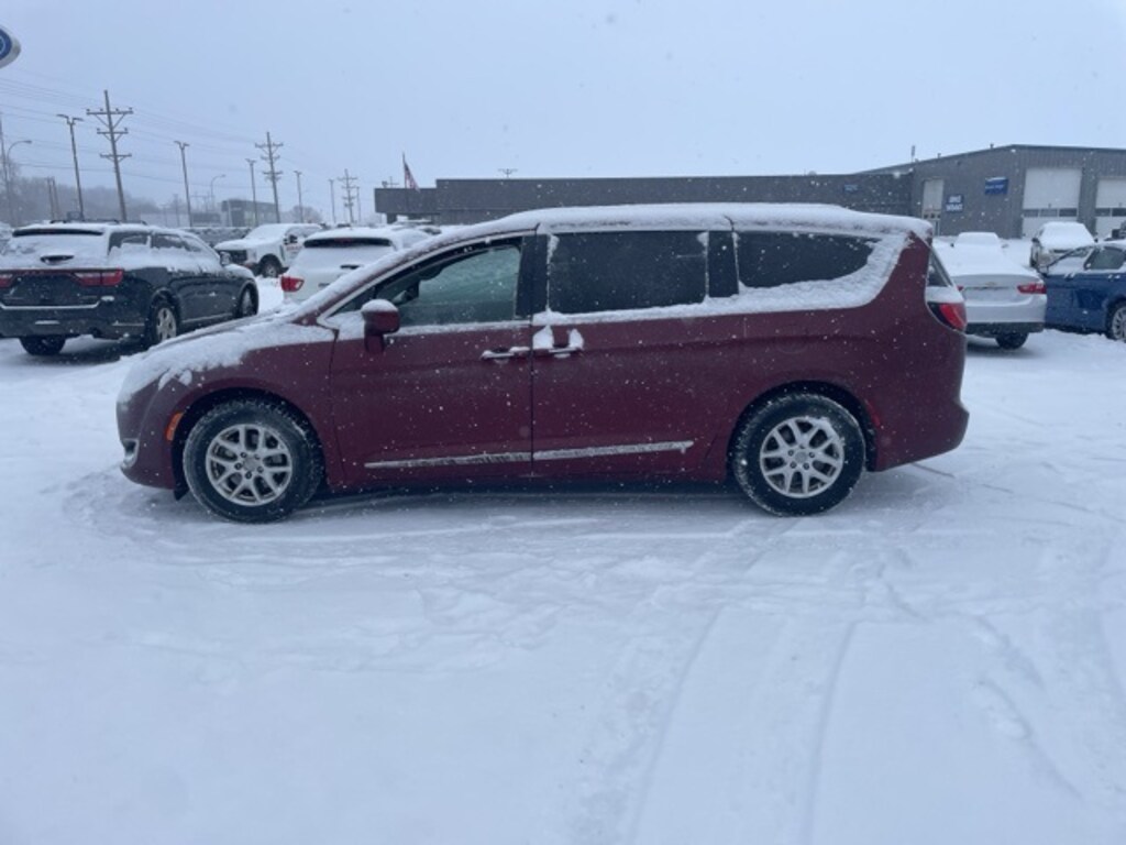 Used 2020 Chrysler Pacifica Touring L Minivan/Van